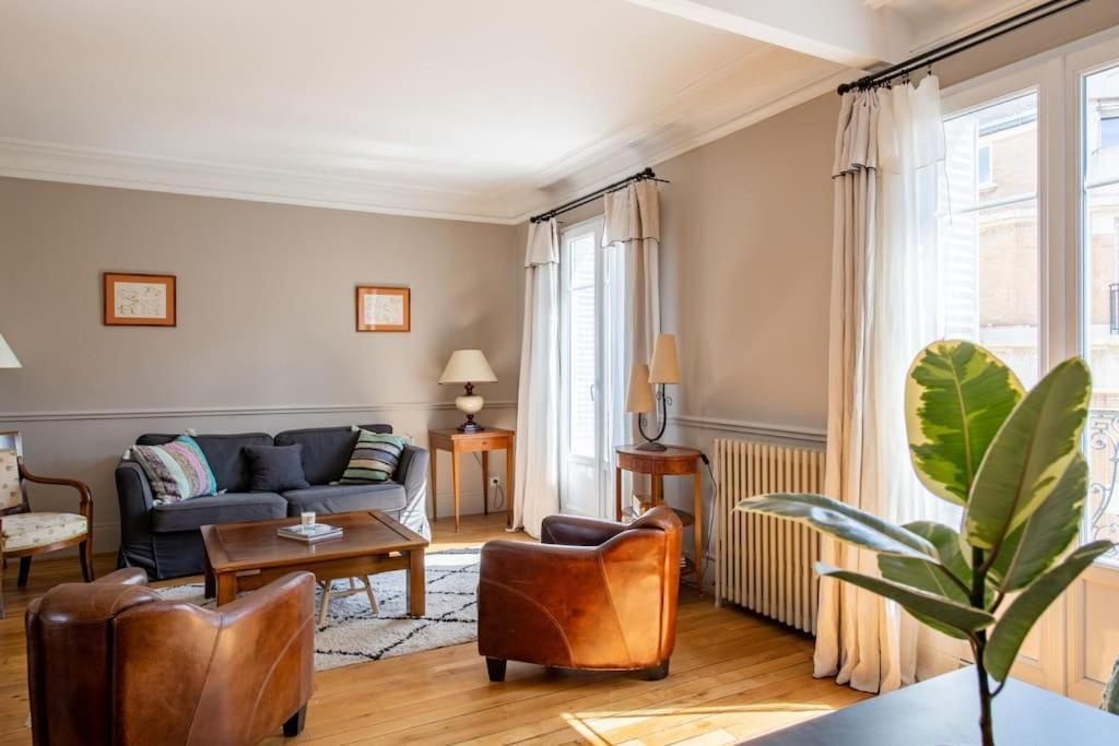 Fantin Latour - Beautiful And Bright Near Eiffel Tower Appartement