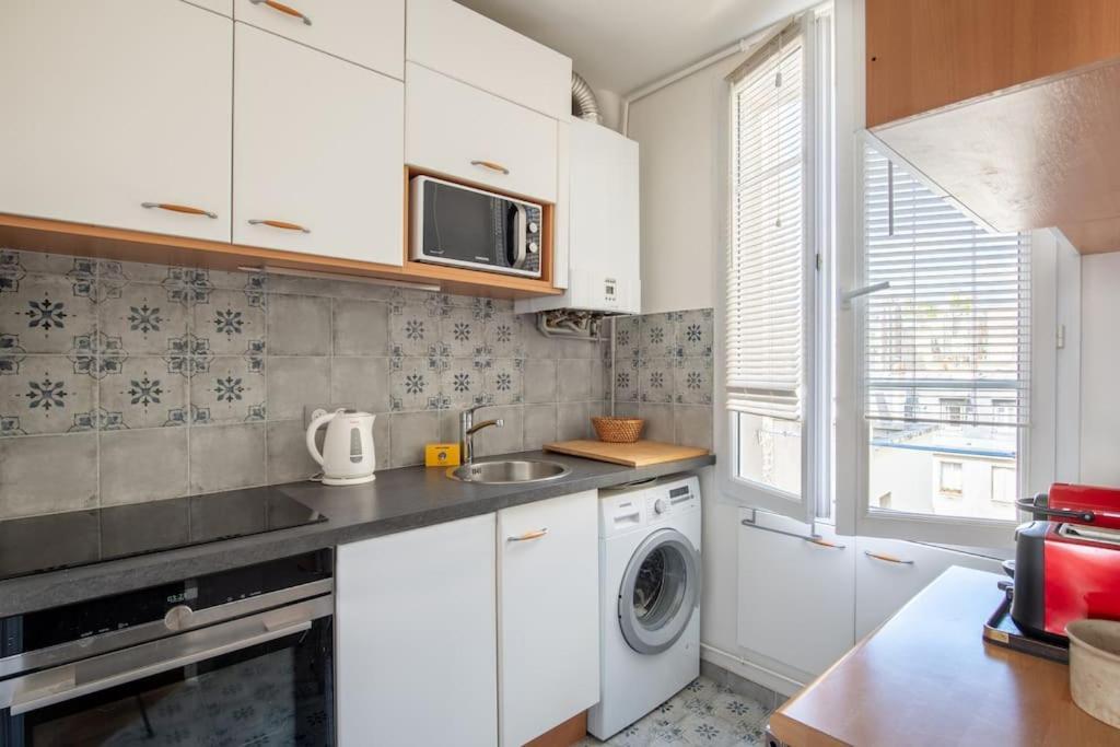 Fantin Latour - Beautiful And Bright Near Eiffel Tower Appartement